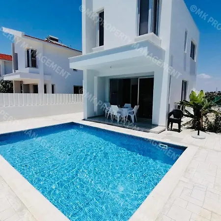 Colonean Beach Villas * Larnaca