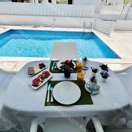 Colonean Beach Villas Larnaca